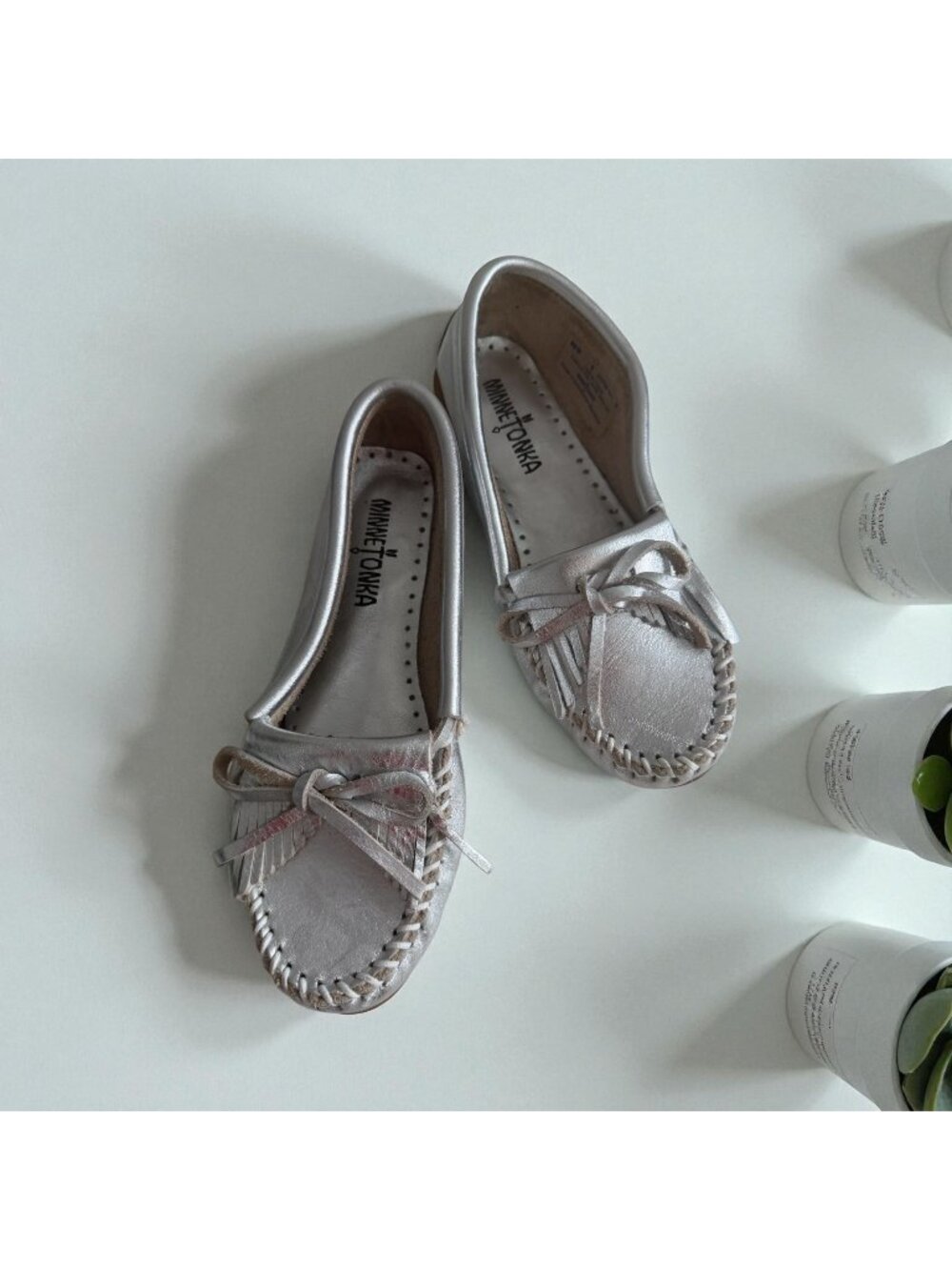 MINNETONKA Silver Leather Moccasins Flats Size US 6